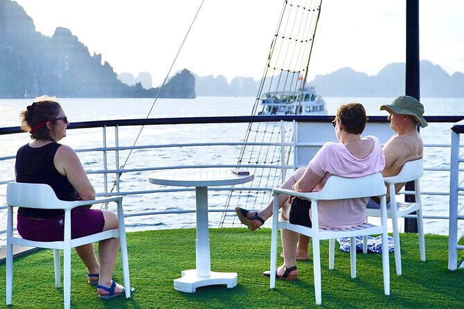 1 Day Halong Cruise Tour with Transfer and early return to Hanoi - Lunch on the bay: seafood plus vegetarian options that don’t feel like an afterthought
