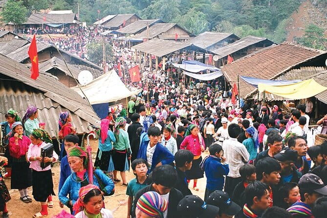 1 Day Sapa Tour Explore Y Linh Ho And Lao Chai And Ta Van Village - Ta Van Village and Lunch with Locals