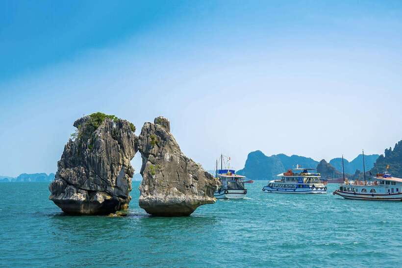 1-Day Tour Explore Unesco-recognized Ha Long Bay on Cruise - Lunch on the Water: Buffet Views or a Set Menu