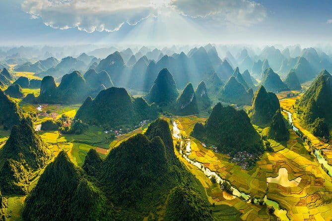 1 night cruise selection over Halong, Bai Tu Long or Lan Ha Bay - Bai Tu Long: Thien Canh Son cave and a less-crowded rhythm