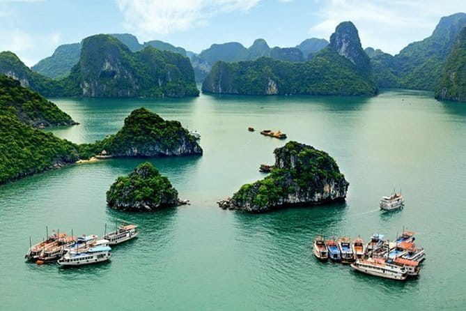 17-Day Vietnam Tour | Explore the Best Highlights of Vietnam - Ho Chi Minh City: cathedral, post office, war history, then Cu Chi Tunnels