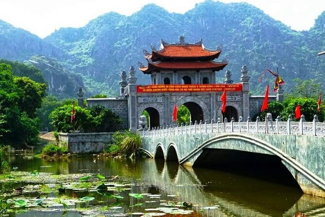 19-Day Tours | Explore the Essential and Highlights in Vietnam - Hanoi in Two Moods: Old Quarter Wandering and West Lake Quiet