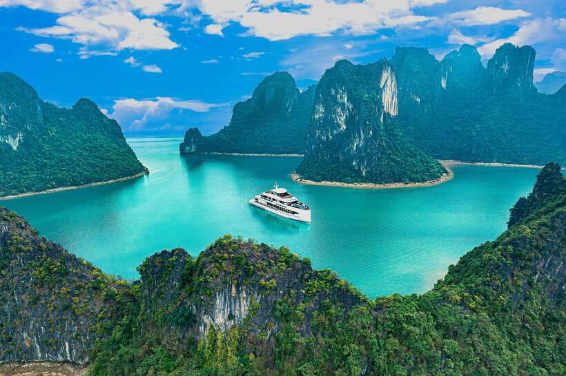 1Day 5 Stars Cruise:Swimming,Hiking & Kayaking, - Entering Halong Bay from Sunworld Harbor (and why the timing matters)