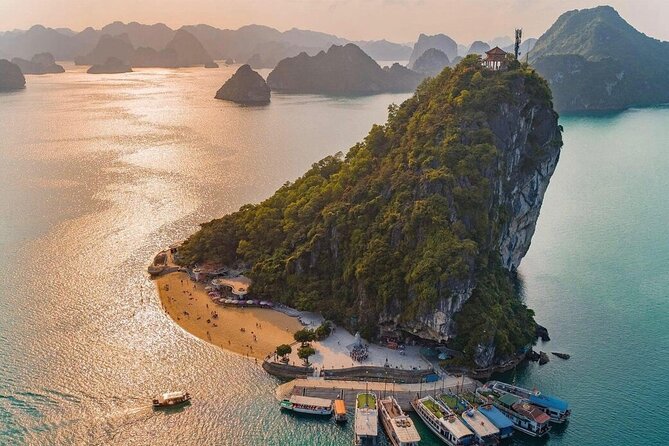 2-Day In Halong Bay Cruise With Transfer From Hanoi - Cooking class and seafood meals: what you’ll actually eat