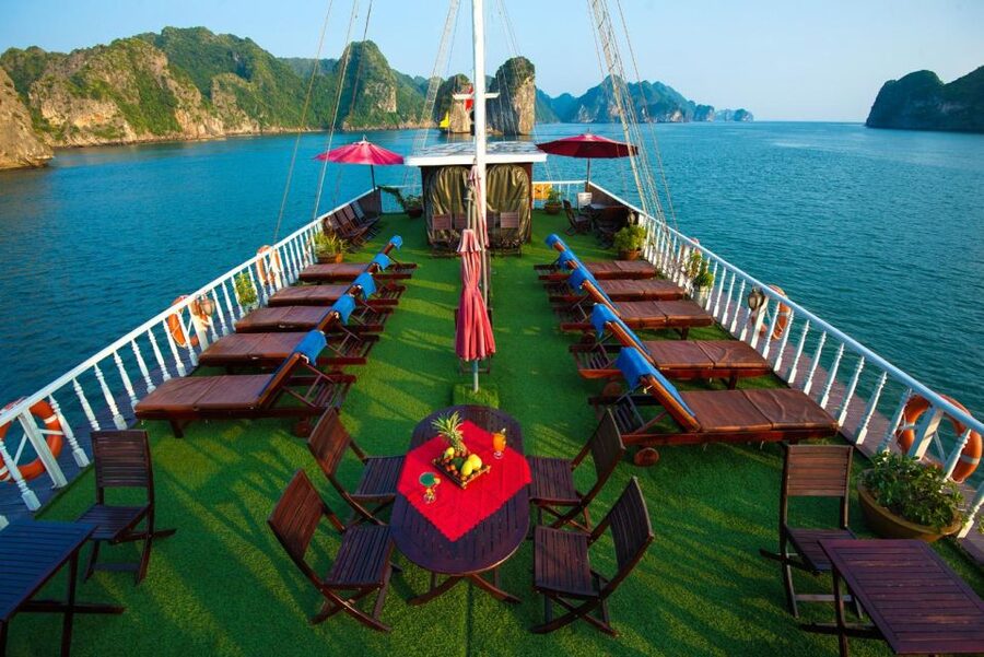 2-Day Royal Palace Ha Long Bay & Ti Top Island Cruise - Royal Palace feel on Ha Long Bay water time