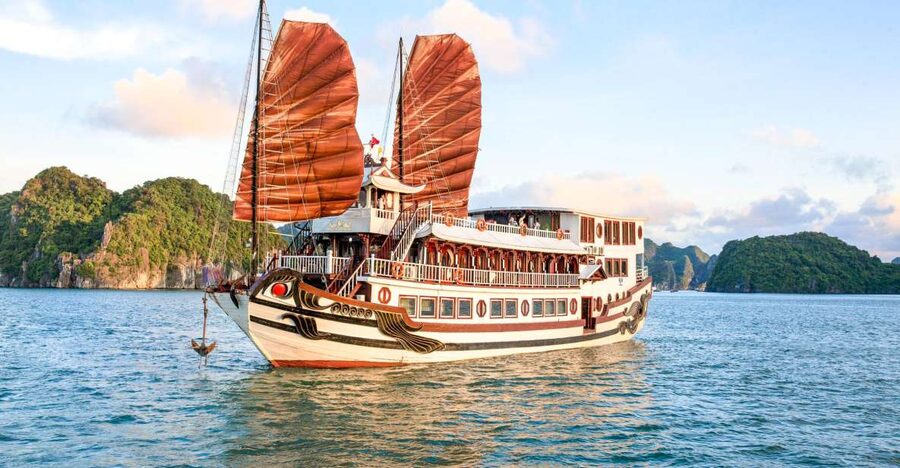 2-Day Royal Palace Ha Long Bay & Ti Top Island Cruise - Day 1 on the emerald water: lunch, karst views, kayaking