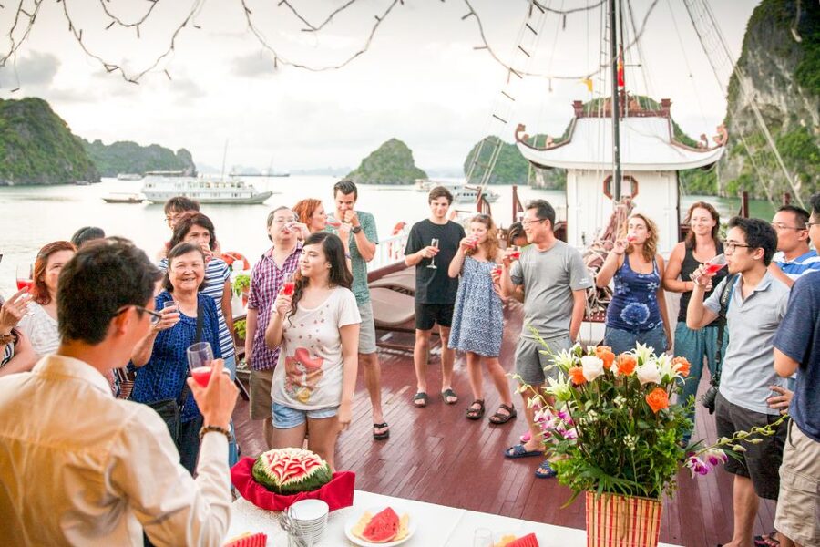2-Day Royal Palace Ha Long Bay & Ti Top Island Cruise - Cooking class and the farewell lunch before you head back to Hanoi