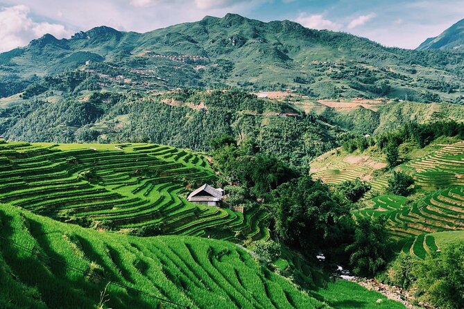 2-Day Trekking in Sa Pa from Ha Noi by sleeping bus - Day 1 from Sapa into Muong Hoa valley: Y Linh Ho and Lao Chai
