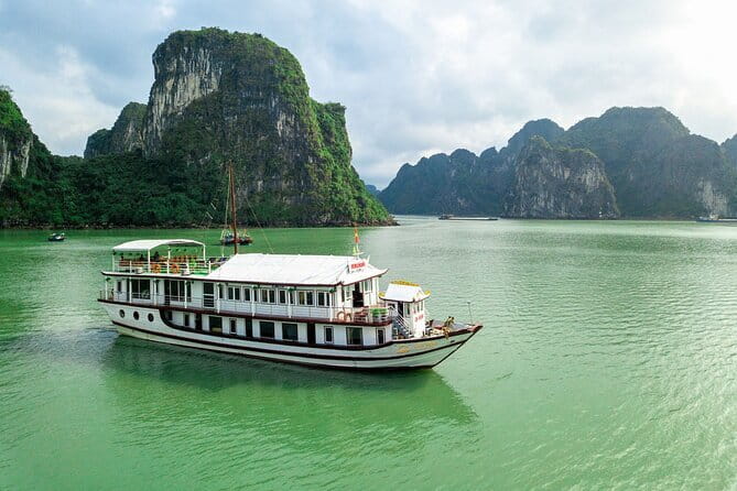 2 Days 1 Night Discovery Mai Chau Hidden Valley Classic Tour - Day 2 starts gently: breakfast, then 2 km ride