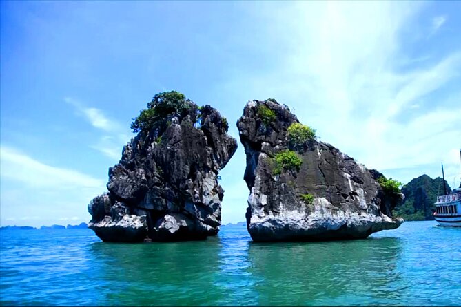 2 Days 1 Night Overnight on Cruise in Halong Bay - Arrival at the cruise dock: check-in, welcome drinks, then lunch