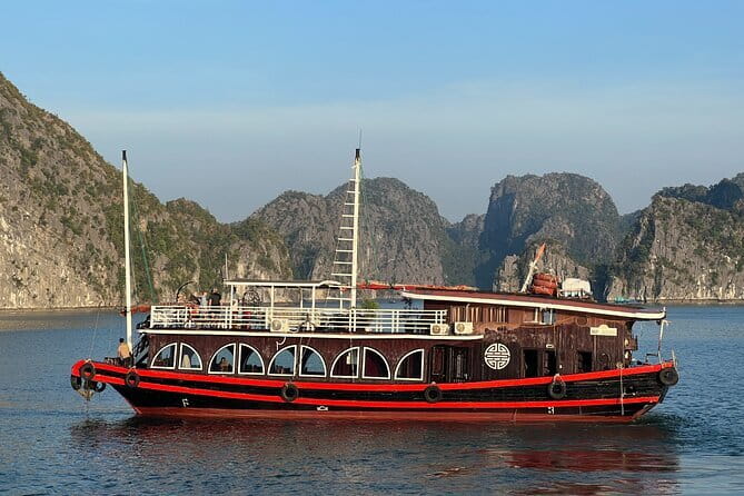 2 Days 1 Night Visit Lan Ha Bay - Classic 3 cabins cruise - Day 1: Cai Beo Floating Fishing Village to Lan Ha Bay lunch cruising
