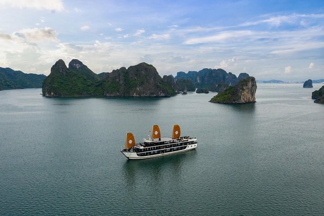 2 Days and 1 Night Halong Bay Luxury Genesis Regal Cruises - The included food experience: not just meals, but skills and comfort