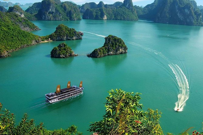 2 Days and 1 Night Halong Bay Luxury Genesis Regal Cruises - Service style: why people love the staff