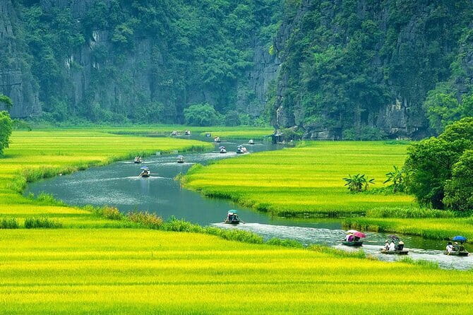 2-Days Sapa Tour with Fansipan Cable Car Trekking Three Village - Day 2 to Fansipan: Cable car to 2,800m and a pagoda stop