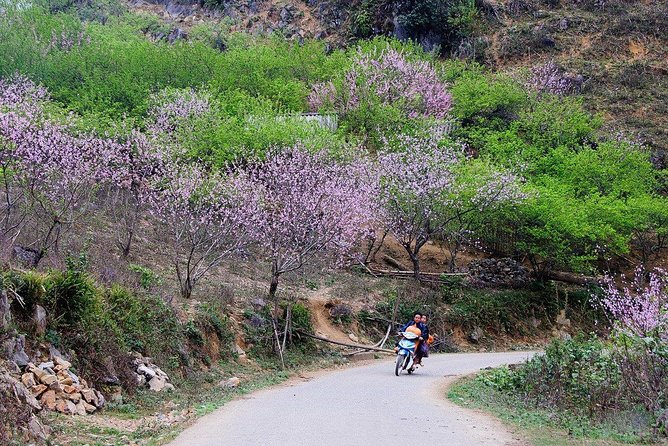 2 Days Sapa Trekking In Cat Cat And Ta Van Village From Hanoi - Day 2’s 9km trek: Muong Hoa terraces and real walking time