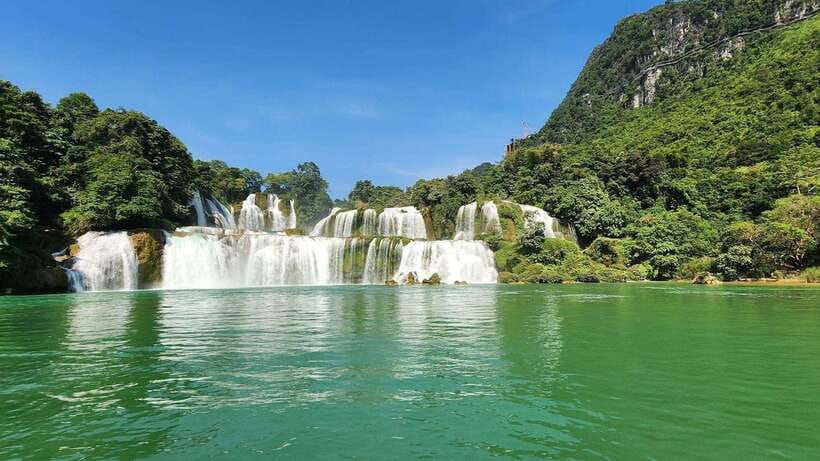 2-Night 1-Day Explore Ban Gioc Waterfall - Nguom Ngao Cave - Lunch with Nung flavors, then straight to the limestone show
