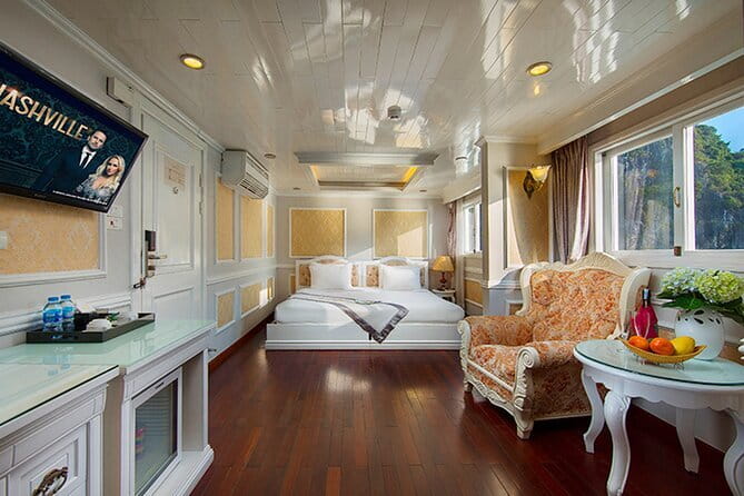 2D1N Bai Tu Long Bay cruises - Two booking options: Old Quarter pickup vs. port check-in
