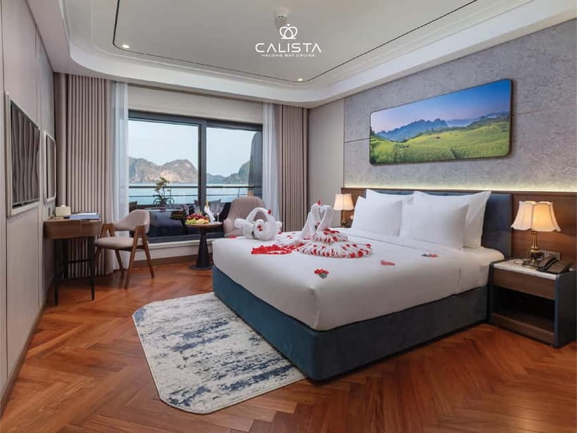 2D1N Halong Bay 6-Star Cruise: Fine Dining, Cave & Kayaking - What to bring (and what not to forget)