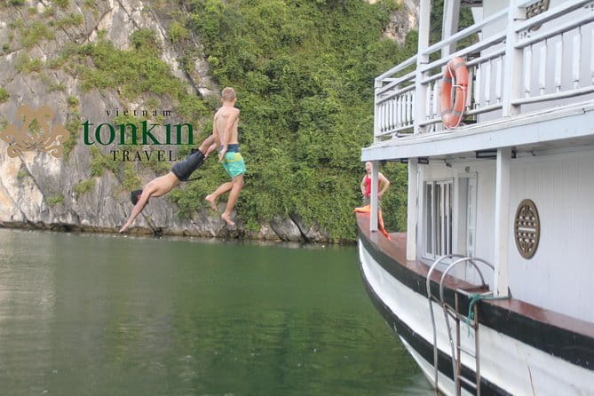 2D1N in less tourist area cruise with 5-10 pax, kayaking, biking - Guides and group energy: why the right host matters on small trips