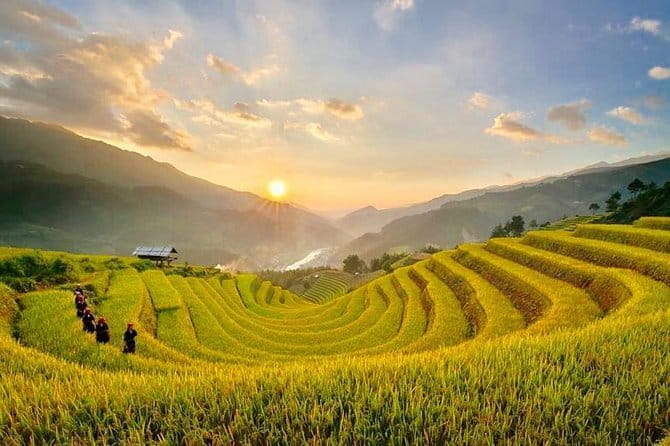 3 Day 2 Night Trek - Day 2: bamboo forest, Red Dzao panoramas, then Ban Ho with Tay hosts