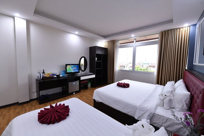 3-Day Hanoi and Halong Tour Including Overnight Cruise - Day 3 at dawn: Tai Chi, tea/coffee, and Sung Sot Cave