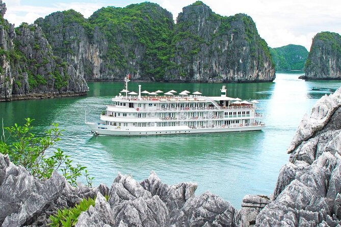 3 Days,2Nights Halong Bay & Gulf of Tonkin 5 Star Cruise - Halong Bay that feels quieter: Lan Ha + Bai Tu Long in the mix