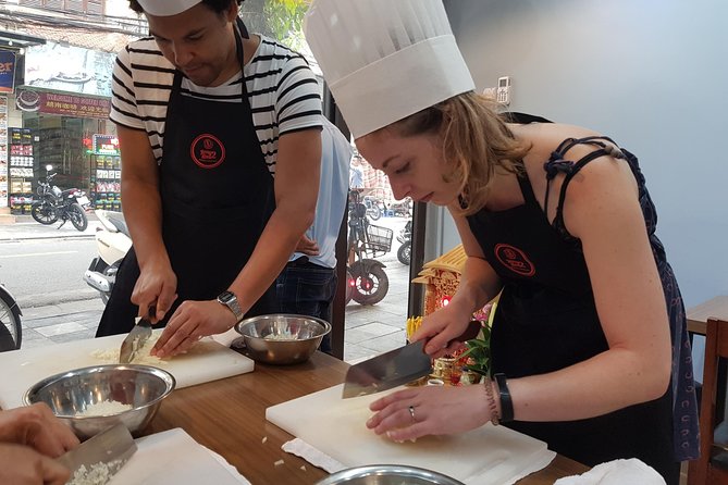 3 Dishes cooking + Egg Coffee bonus & Local Market Tour - Logistics that make it easy in Hanoi
