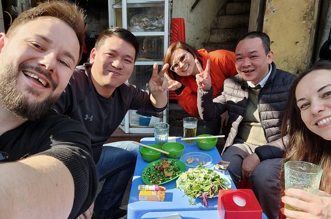 3-Hour Shared Food Tasting Experience in Hanoi Old Quarter - Why a shared 3-hour tasting beats solo street-food wandering