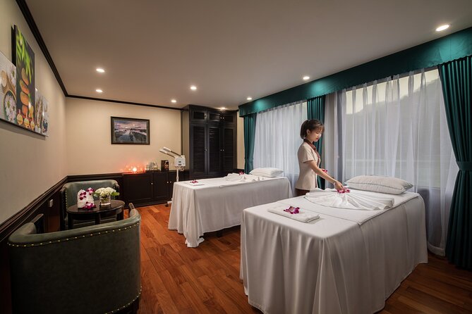 3D2N Luxury HaLong Bay with Aspira Cruise: kayak, Cat Ba island - Day 3: Sunrise routine, gym/tai chi, and the Light and Dark Cave ride