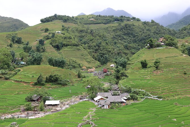 3D2N Sapa Trekking, Fansipan Legend Cable Car Ride - Getting there and back: Hanoi traffic and shuttle realities
