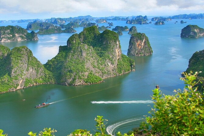 5-Day North Vietnam: Hanoi -Halong Bay -Ninh Binh-Sapa from Hanoi - Day 2: Getting to Sapa and meeting Black H’Mong life near Fansipan