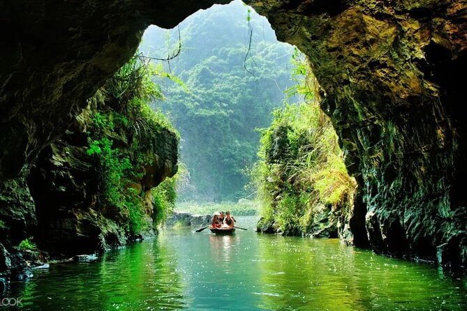 5-Day North Vietnam: Sa Pa - Ninh Binh - Halong Cruise from Hanoi - Day 1: Sapa Pickup, Bus Ride, Lunch, and a Village Walk