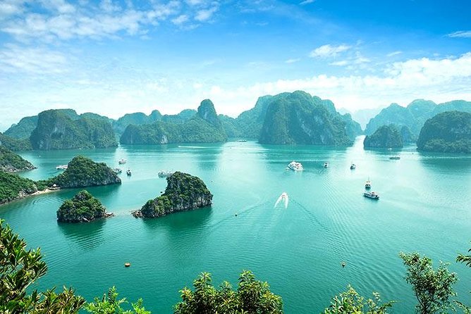 8-Day Discover Northern Vietnam Highlight: Hanoi - Ninh Binh - Sapa - Halong Bay - Halong Bay at sunrise: traditional junk boat time through limestone karsts