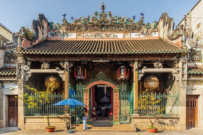8 days 360° Vietnam Adventure from Hanoi - Day 2 to Ninh Binh: Hoa Lu temples, Tam Coc sampan, and Mua Cave steps