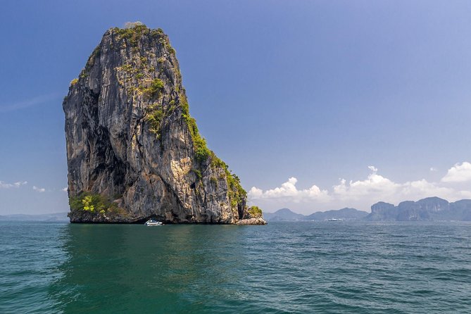 8-Days Hanoi, Sapa Trekking And Halong Bay Cruise - Final day in Hanoi: markets and an airport send-off