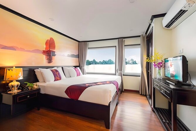 Amanda Cruise - Ha Long, Lan Ha Bay - All Inclusive 2D1N & 3D2N - Day 2’s big payoff: Sung Sot Cave (Surprise Cave) in 45 minutes