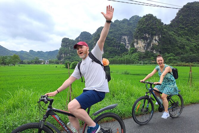 Amazing Ninh Binh Day Tour: Mua Cave - Tam Coc - Hoa Lu - Hang Mua and Mua Cave: the viewpoint hike you should time correctly