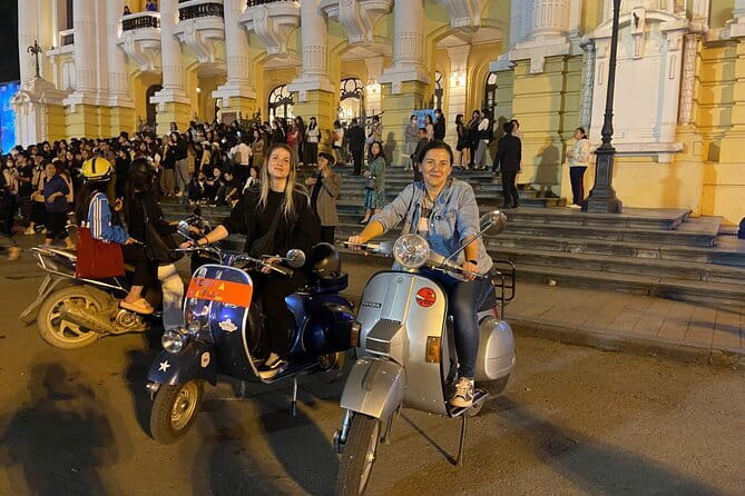 Amazing Vespa Night Tour For Food Lover - Getting started: Opera House meeting point and first impressions