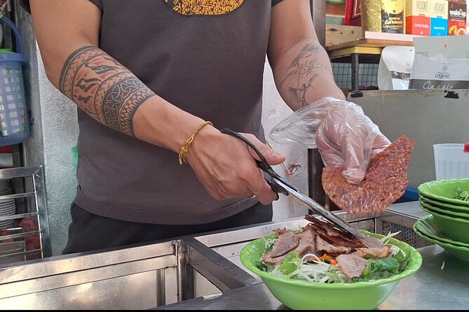 Authentic taste of Hanoi, food tour with a local foodie - Hoan’s guide style: the explanations that make it more than food