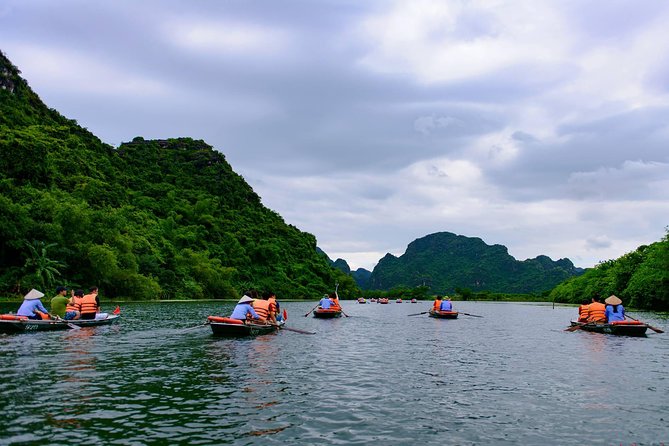 Bai Dinh- Mua Cave and Trang An boat trip - Bai Dinh Pagoda: huge statues, big scale, and smart electric-car help