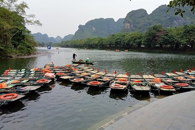 Bai Dinh, Trang An and Mua Cave Day Trip from Hanoi - Lunch Between the Pagoda and the River Boat