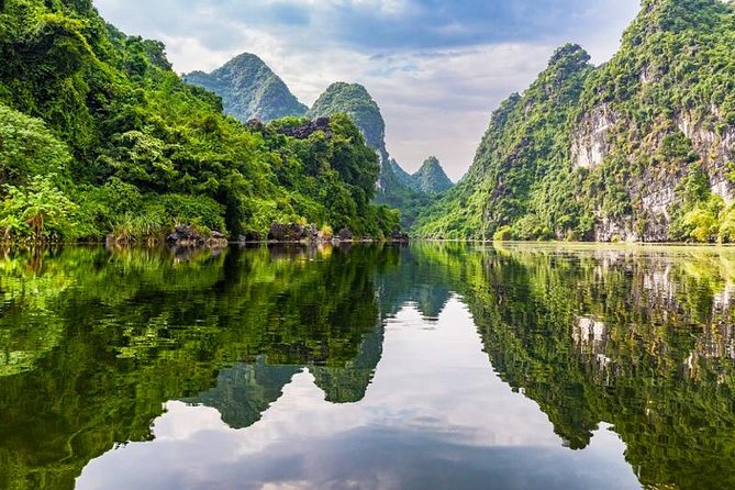 Bai Dinh - Trang An - Mua Cave Small Group Tour - Limousine Bus - Hanoi Old Quarter to Ninh Binh by limousine: easy start, long day