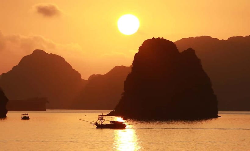 Bai Tu Long Bay 2 Days 1 Night With Renea Cruise - From Hanoi to the bay: the 7:45–15:00 rhythm that keeps things moving