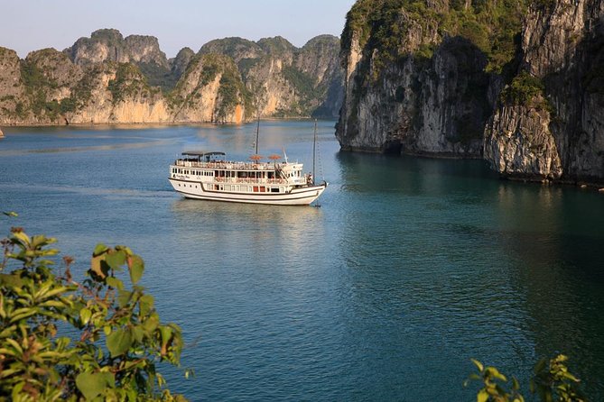 Bai Tu Long bay Boutique Cruise 2D/1N: Kayaking & swimming at pristine places - Bai Tu Long Bay: the quieter cruise you’ll actually enjoy