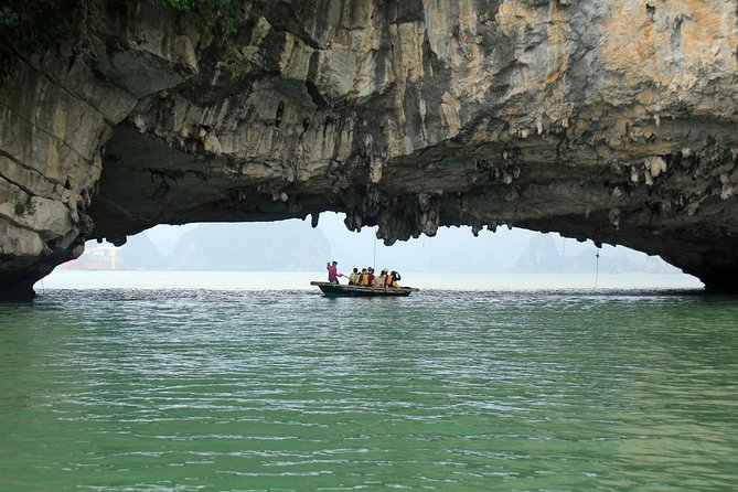 Bai Tu Long boutique & budget cruise 2D: Kayaking, swimming at pristine palaces - Kayaking and swimming: the best way to read Bai Tu Long