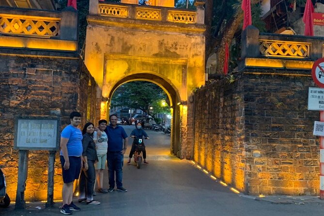 Best Hanoi Food Tour 7 Different Food Tasting Visit Train Street - Food Choices for Vegetarians and Special Requests