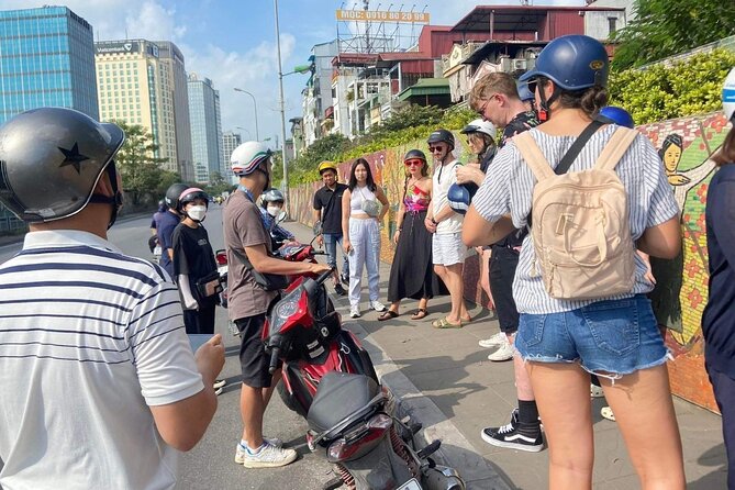 Best Hanoi Motorbike Tour: Local Guide, City Center & Countryside - Long Biên Bridge: When Engineering Feels Personal