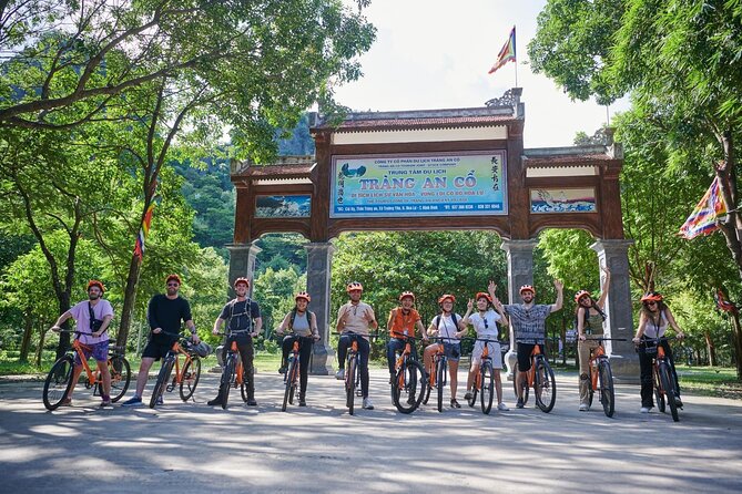BEST RATE GUARANTEED 1 Day Trang An - Tam Coc - Mua Cave - Hoa Lu - Tam Coc – Bich Dong by sampan: similar vibe, different satisfaction