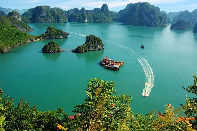 Best seller Halong Bay Cruises - Halong Bay cruise side: the 5-hour sailing and what’s included