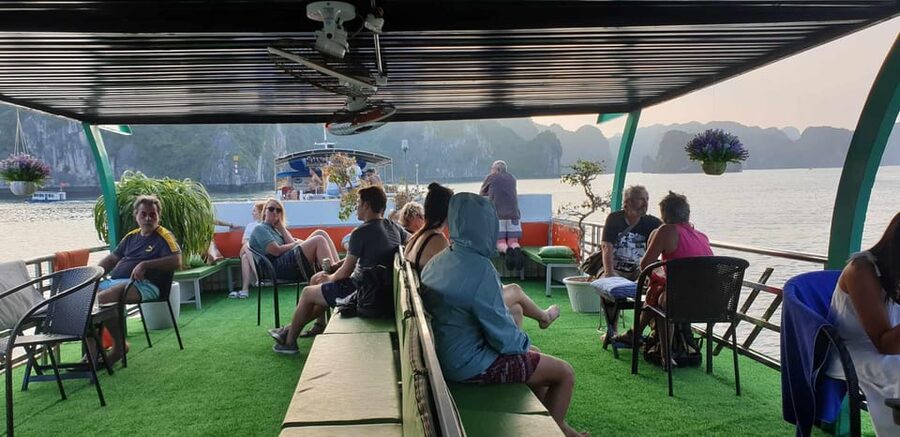 Cat Ba: 2-Day Lan Ha Bay Cruise with Plankton Excursion - The fish farm and the local rhythm of the bay